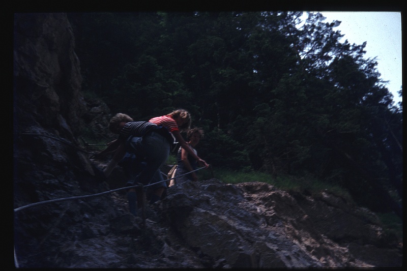 32.Garnitzenklamm jun 1976 Mama,Marion,Peter.JPG